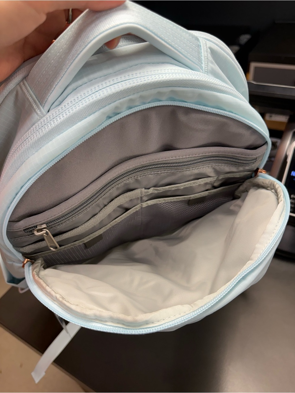 NWT!The North Face women's Pale Blue Everyday Pack with External Bungee - Picture 7 of 10